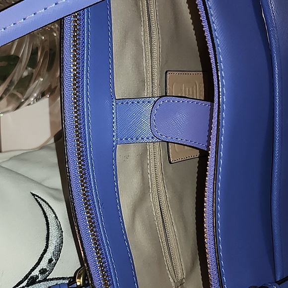 Coach women's beautiful purse 10inches long and 16 inches wide - Picture 3 of 11